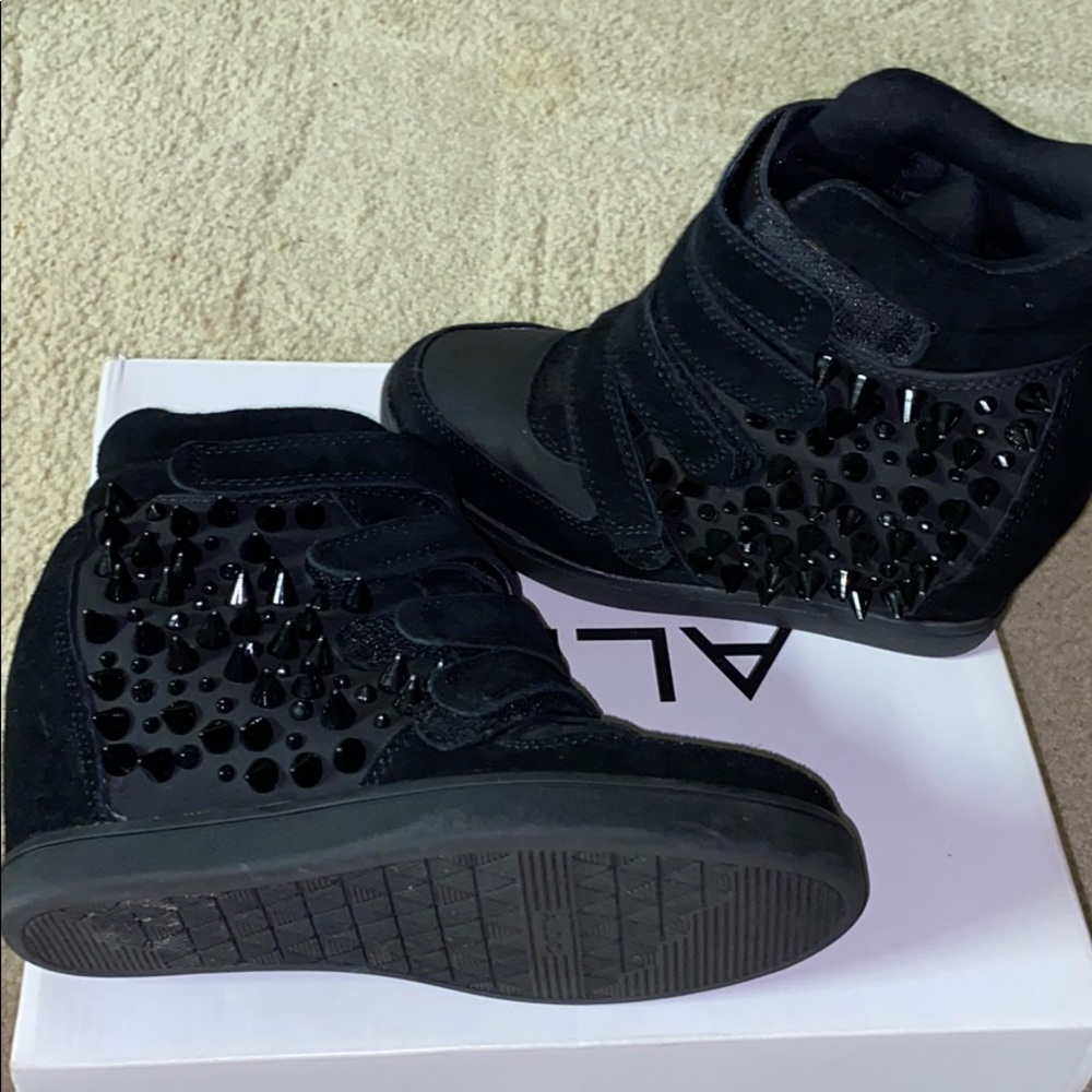Wedge sneakers